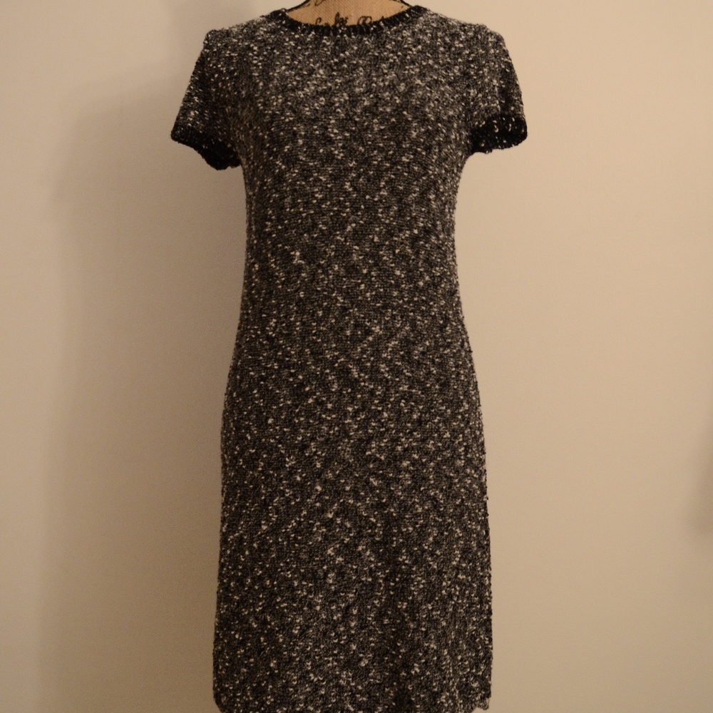 Textured fitted black and white dress